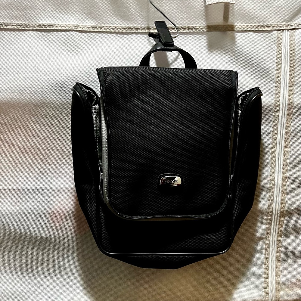 NWOT Boyt toiletry bag